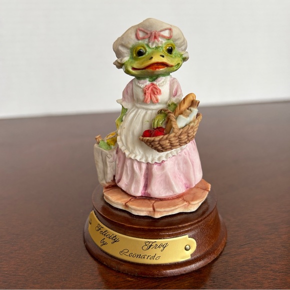 Little Nook Village Felicity Frog Victorian Frog Figurine By Leonardo - Picture 2 of 7